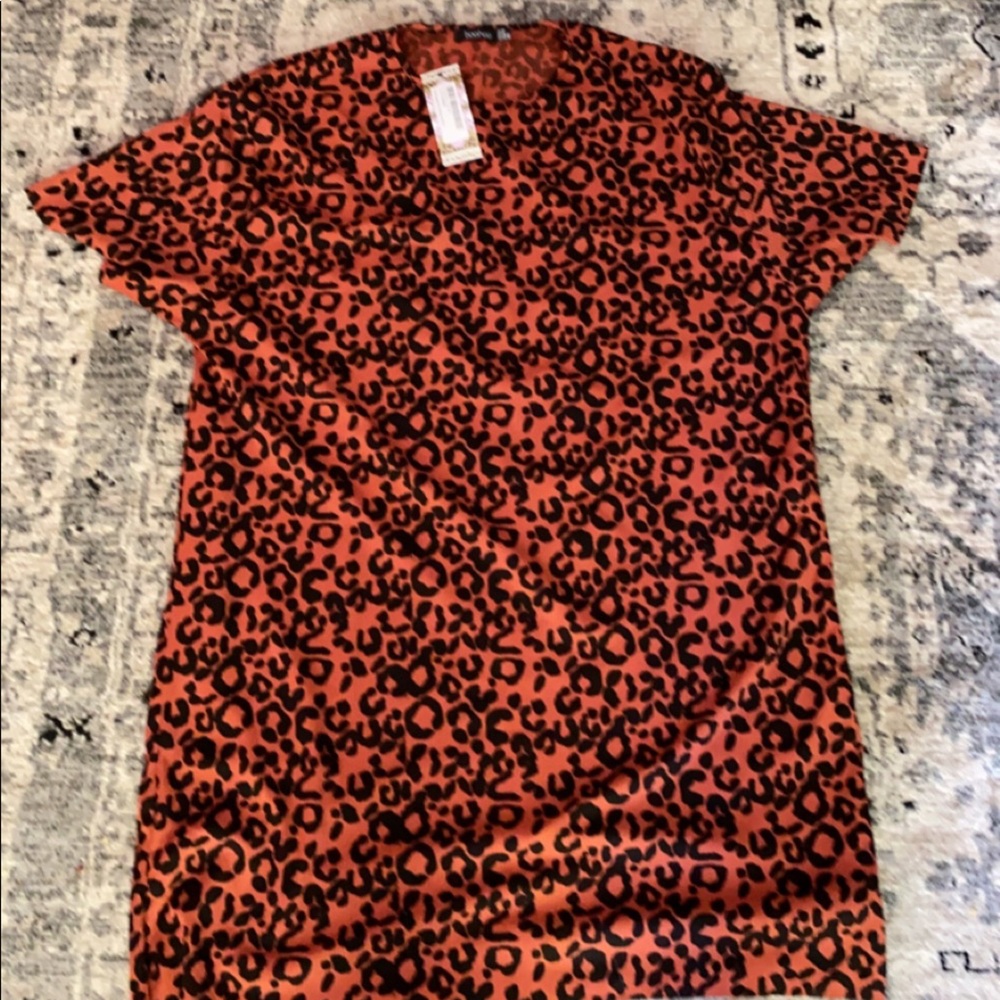 Boohoo pluss Ribbed Animal Print Tshirt Dress